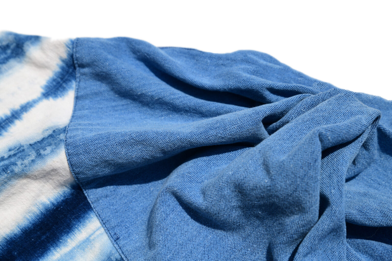 紬地 ベージュの縦縞に藍色が特徴的な小紋 着物+giftsmate.net