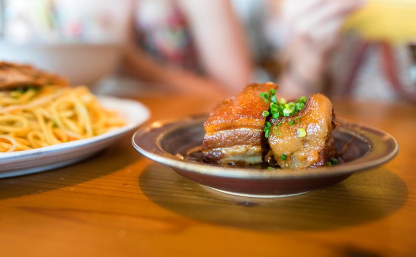沖縄に来たら一度は食べたいグルメ！人気の肉料理5選を紹介